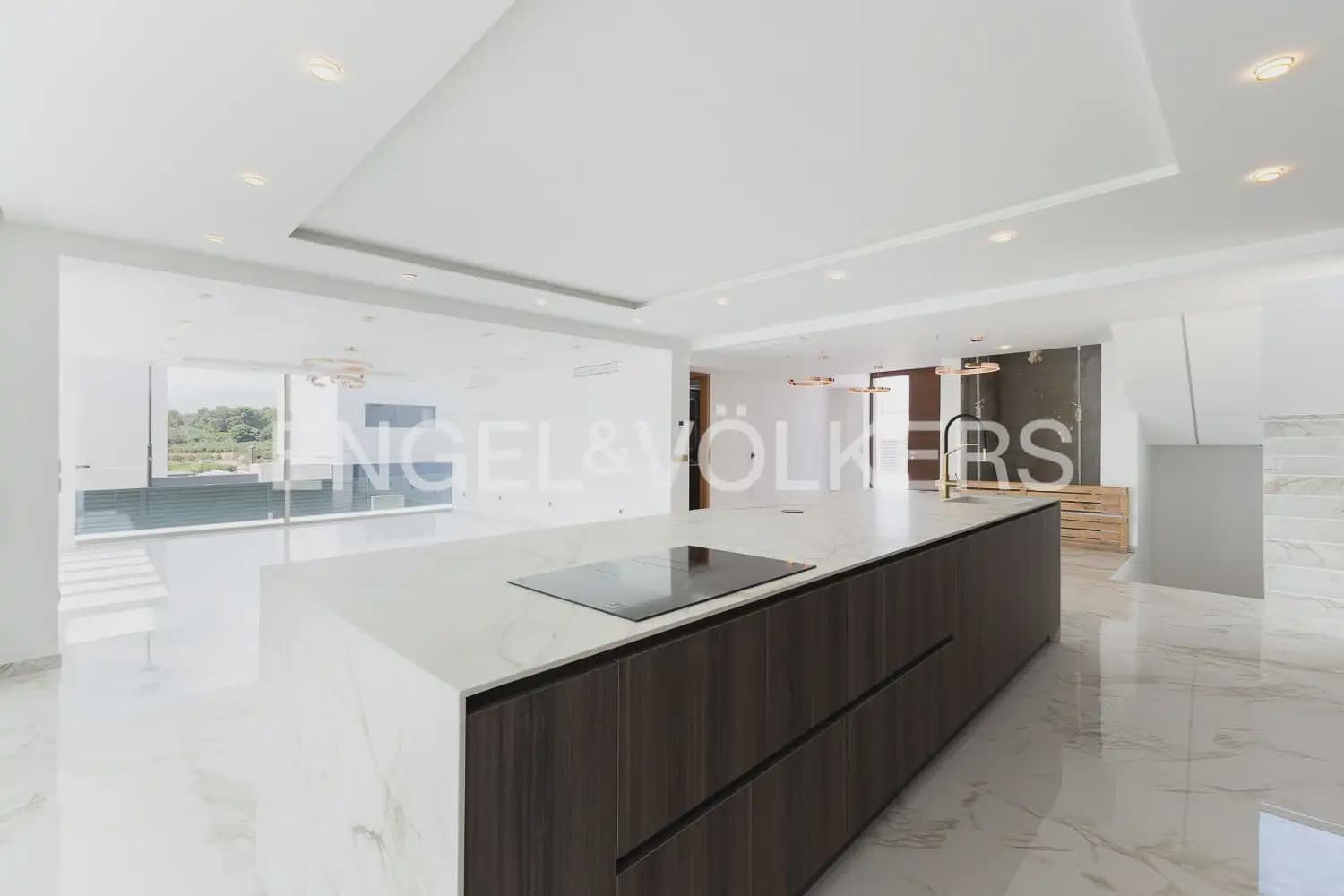 7 bedroom Villa for sale in Torrent with pool garage - € 1,495,000 (Ref: 9898180)