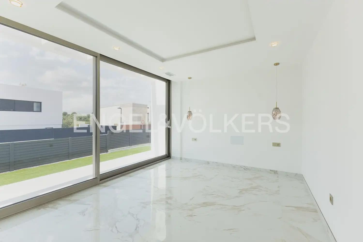 7 bedroom Villa for sale in Torrent with pool garage - € 1,495,000 (Ref: 9898180)