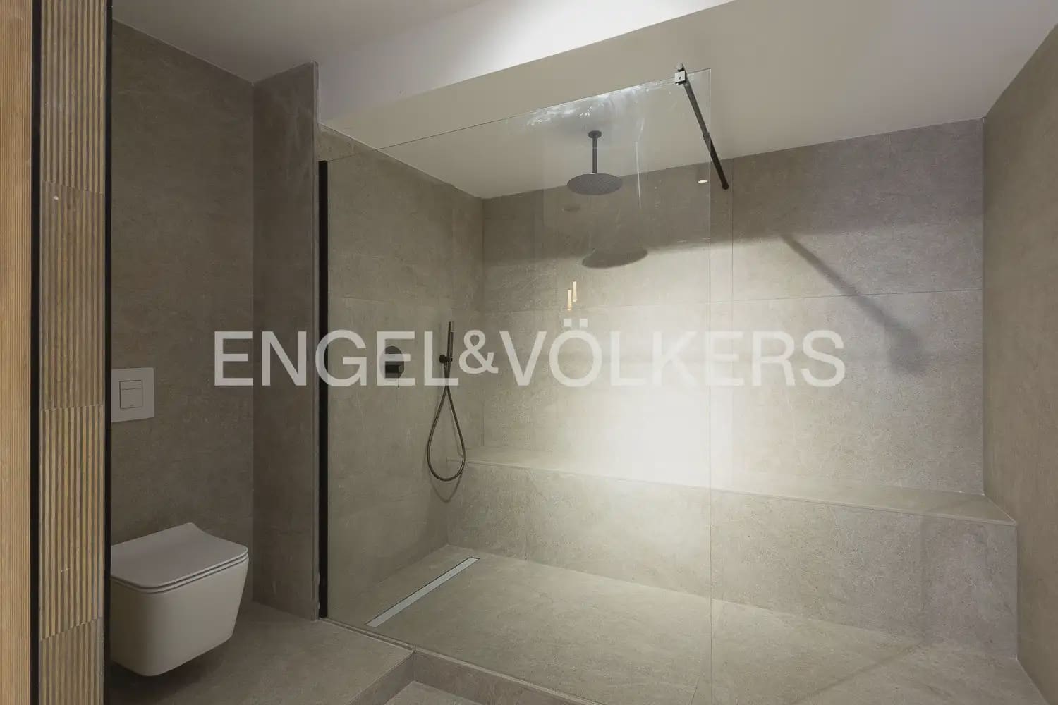 7 bedroom Villa for sale in Torrent with pool garage - € 1,495,000 (Ref: 9898180)