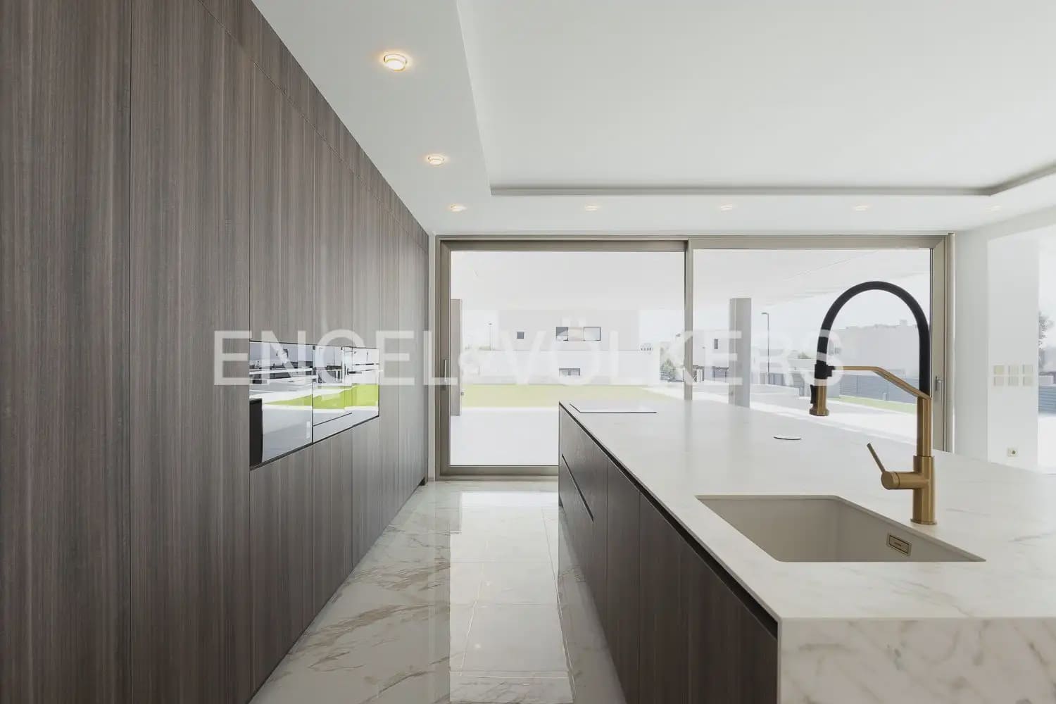 7 bedroom Villa for sale in Torrent with pool garage - € 1,495,000 (Ref: 9898180)