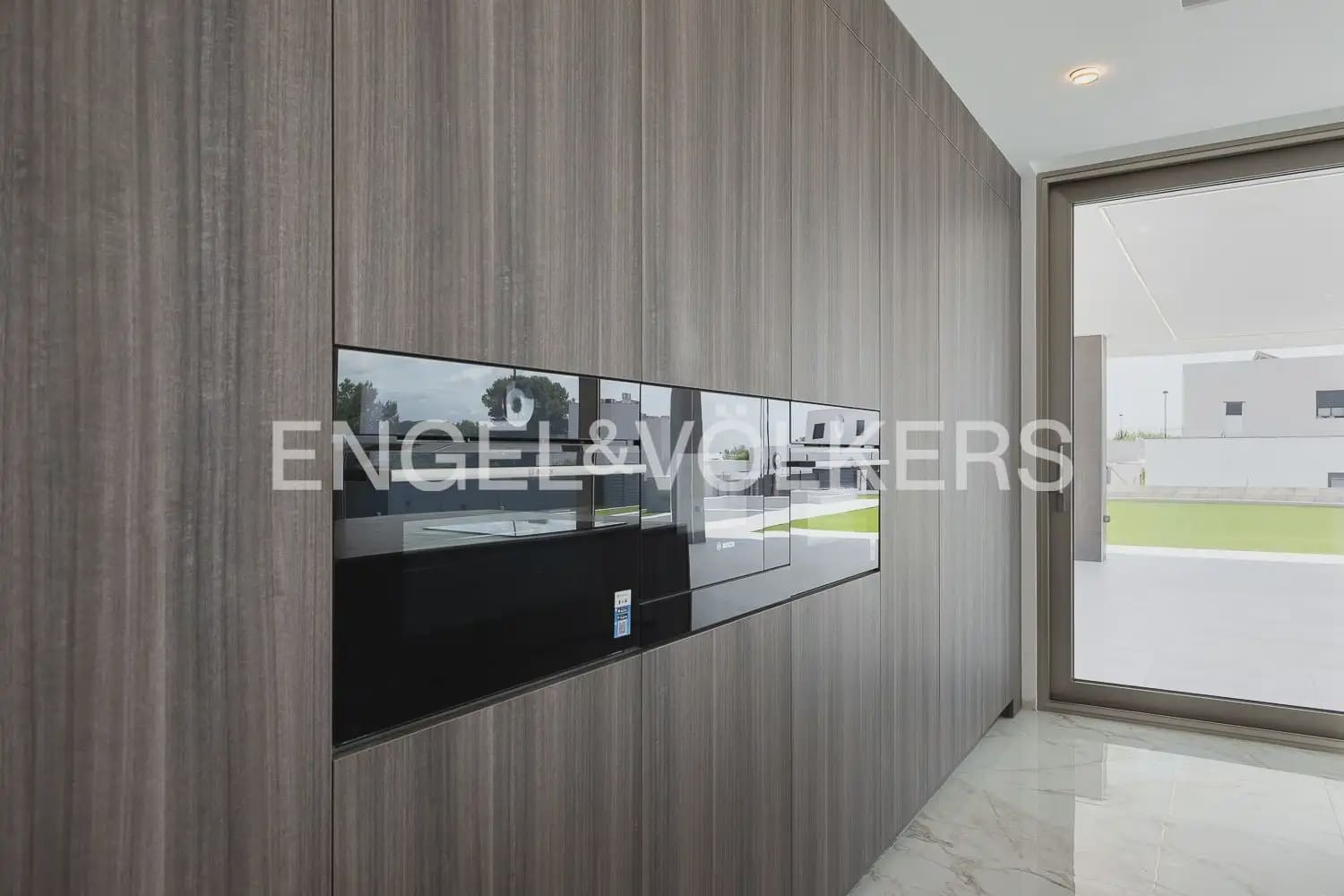 7 bedroom Villa for sale in Torrent with pool garage - € 1,495,000 (Ref: 9898180)