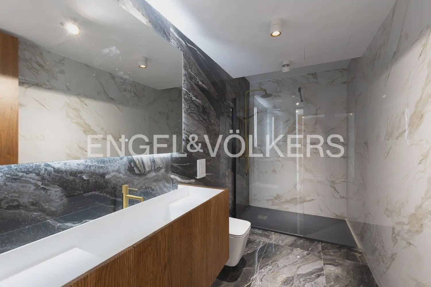 7 bedroom Villa for sale in Torrent with pool garage - € 1,495,000 (Ref: 9898180)