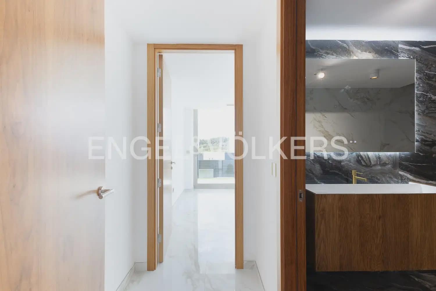 7 bedroom Villa for sale in Torrent with pool garage - € 1,495,000 (Ref: 9898180)
