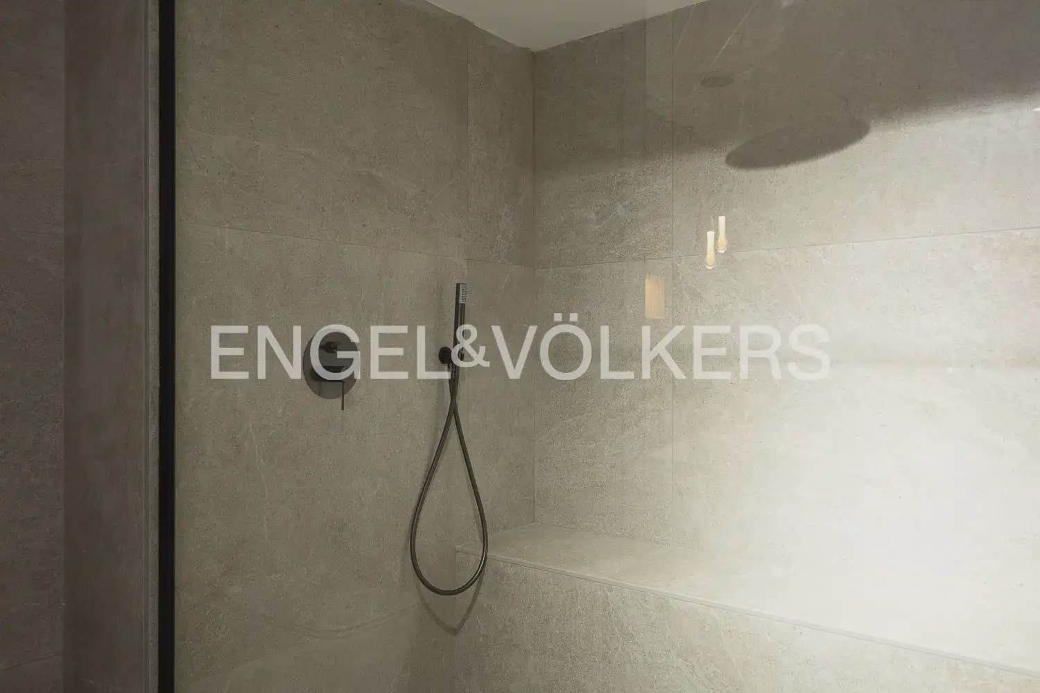 7 bedroom Villa for sale in Torrent with pool garage - € 1,495,000 (Ref: 9898180)