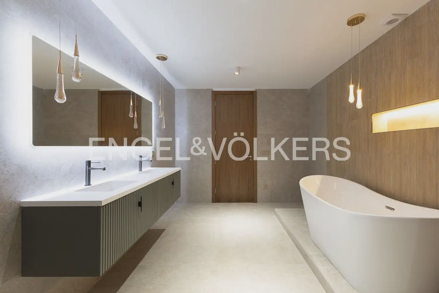 7 bedroom Villa for sale in Torrent with pool garage - € 1,495,000 (Ref: 9898180)