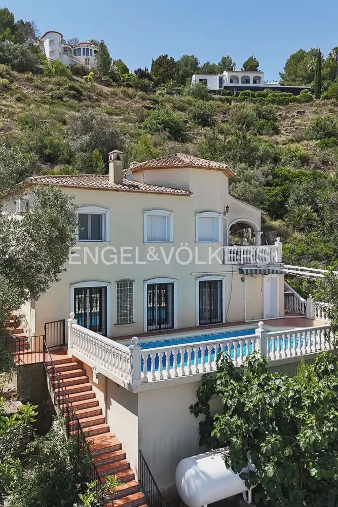4 bedroom Villa for sale in Pedreguer with pool - € 549,000 (Ref: 9898183)