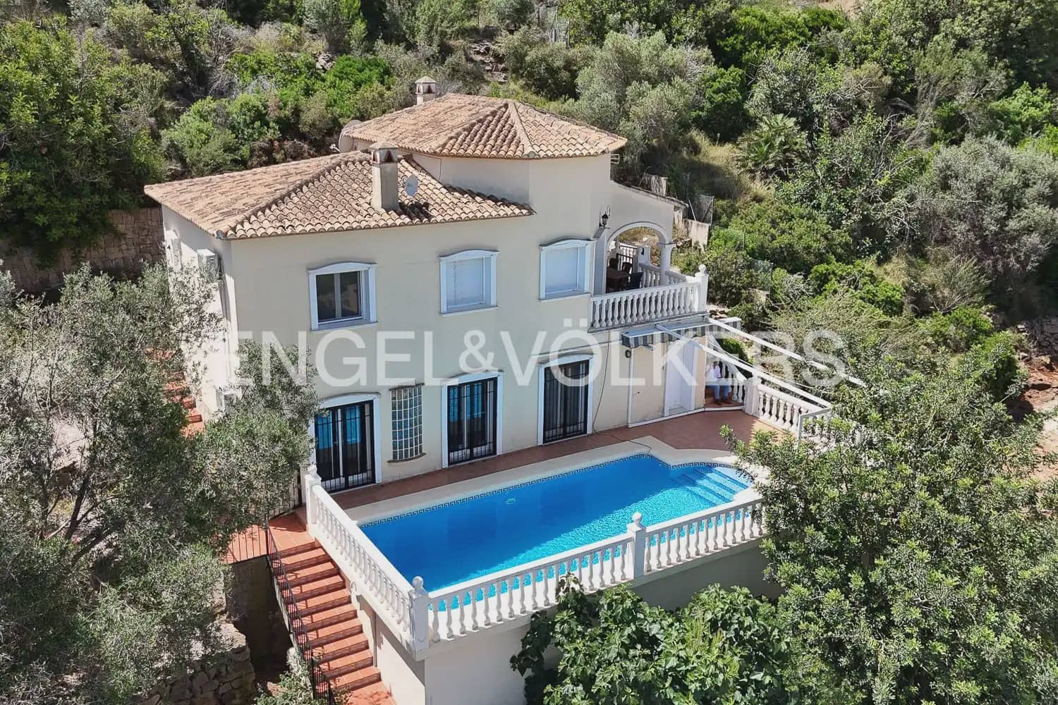 4 bedroom Villa for sale in Pedreguer with pool - € 549,000 (Ref: 9898183)