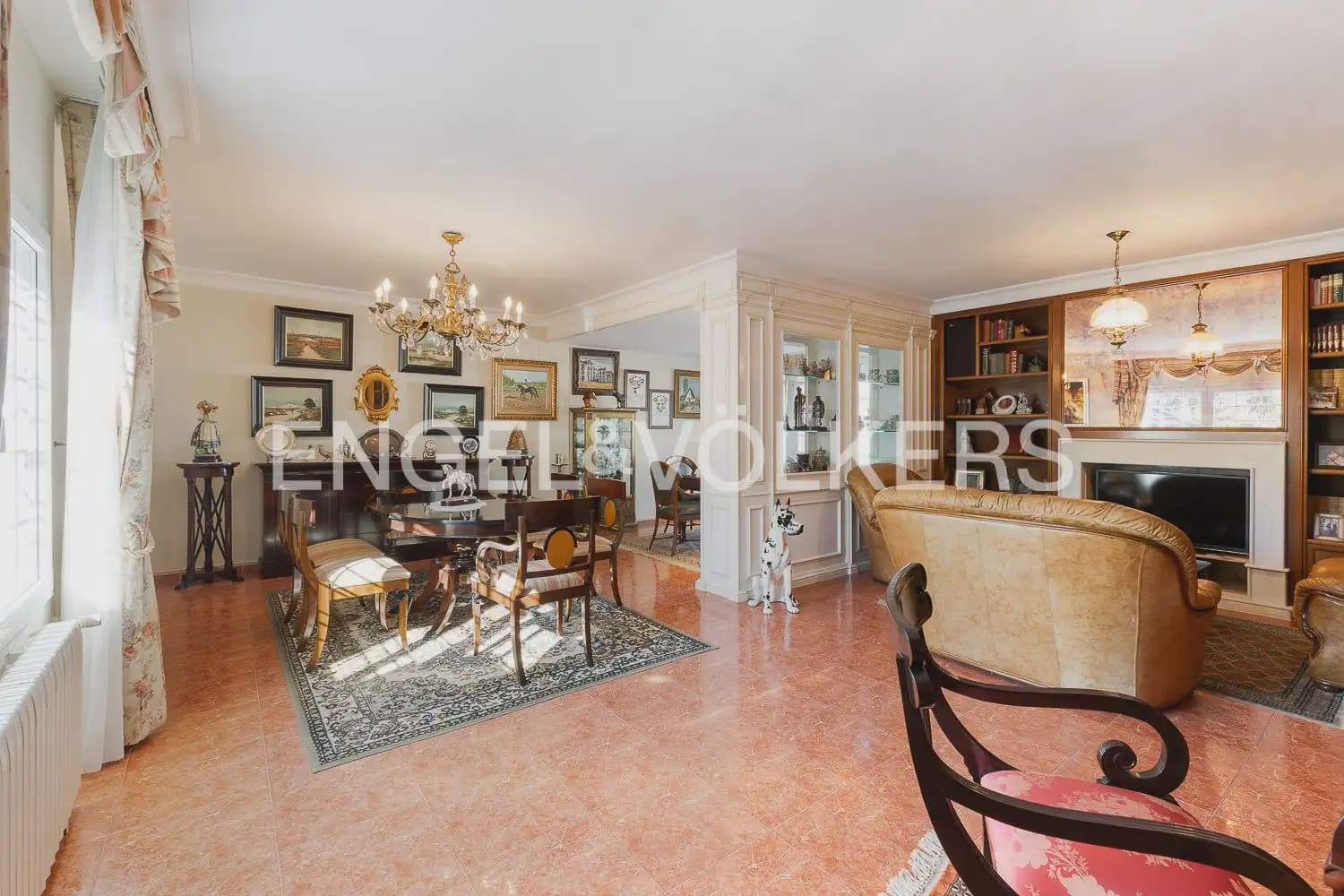 5 bedroom Villa for sale in Paterna with pool garage - € 900,000 (Ref: 9898186)