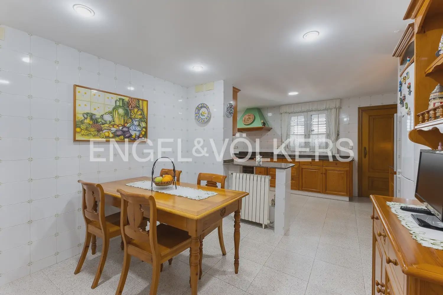 5 bedroom Villa for sale in Paterna with pool garage - € 900,000 (Ref: 9898186)