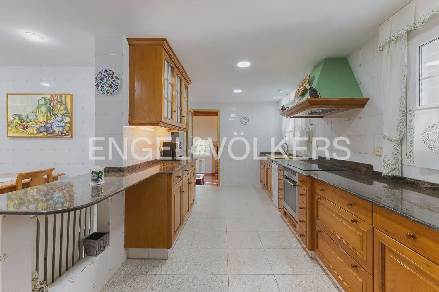 5 bedroom Villa for sale in Paterna with pool garage - € 900,000 (Ref: 9898186)