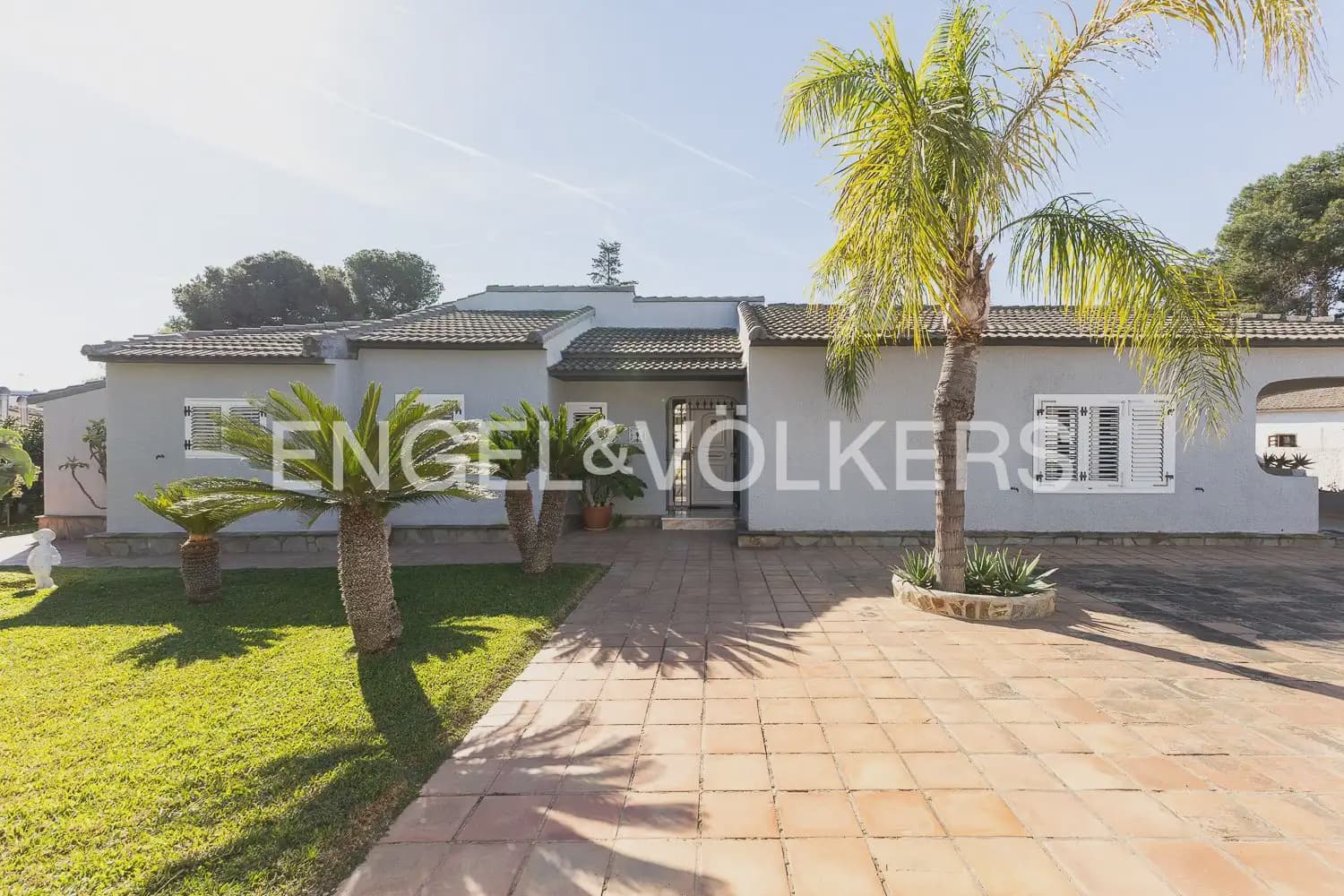 5 bedroom Villa for sale in Paterna with pool garage - € 900,000 (Ref: 9898186)