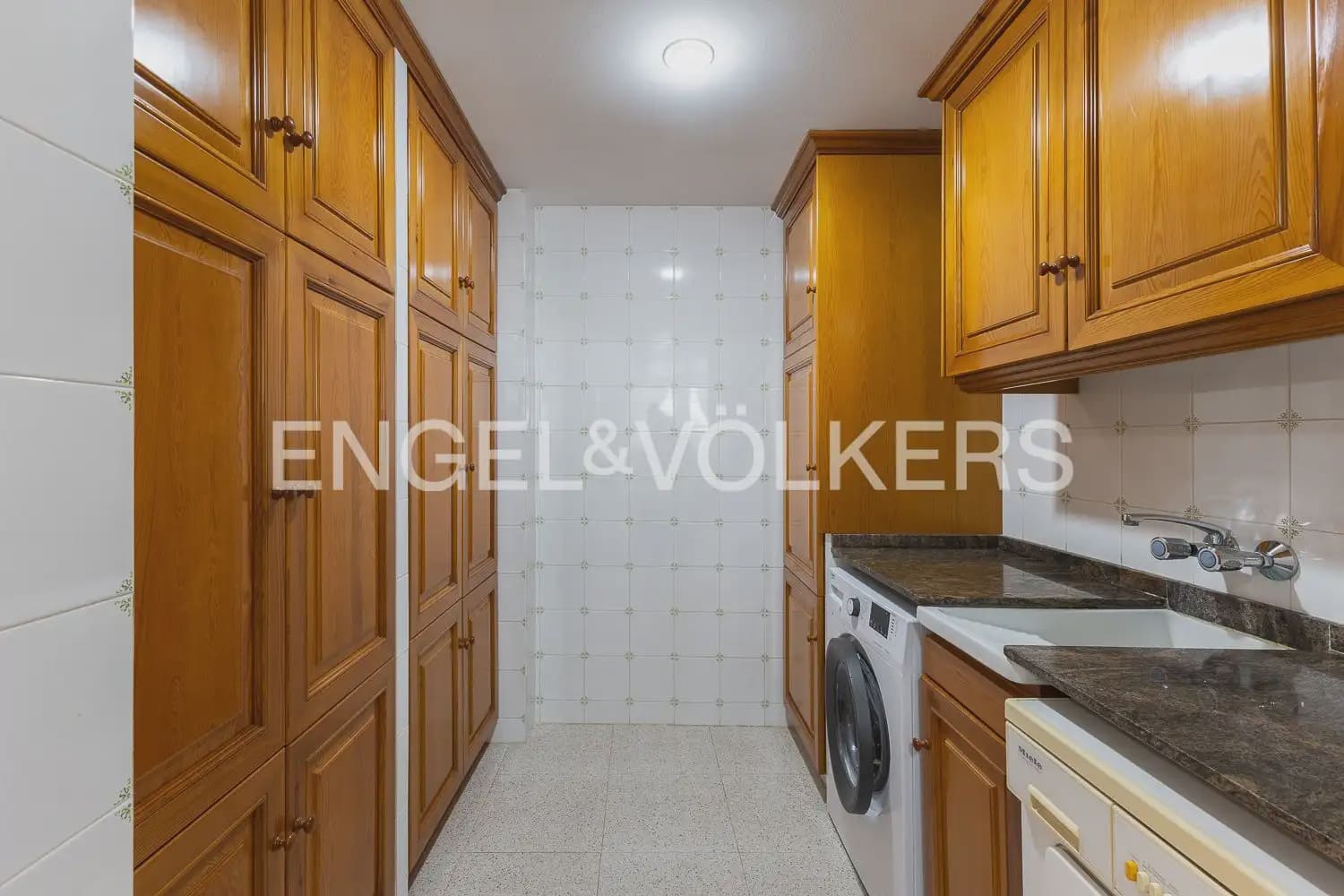 5 bedroom Villa for sale in Paterna with pool garage - € 900,000 (Ref: 9898186)