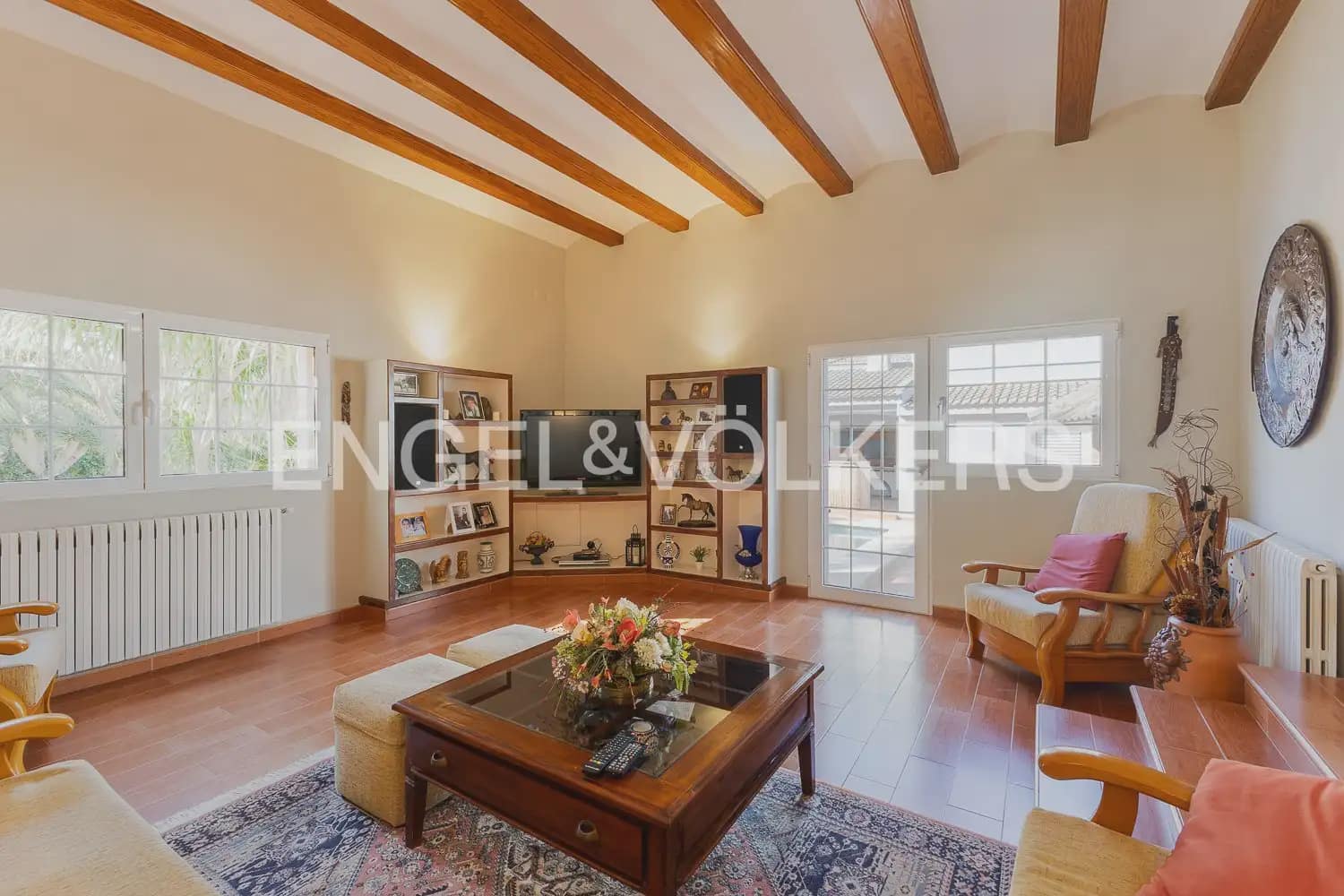 5 bedroom Villa for sale in Paterna with pool garage - € 900,000 (Ref: 9898186)