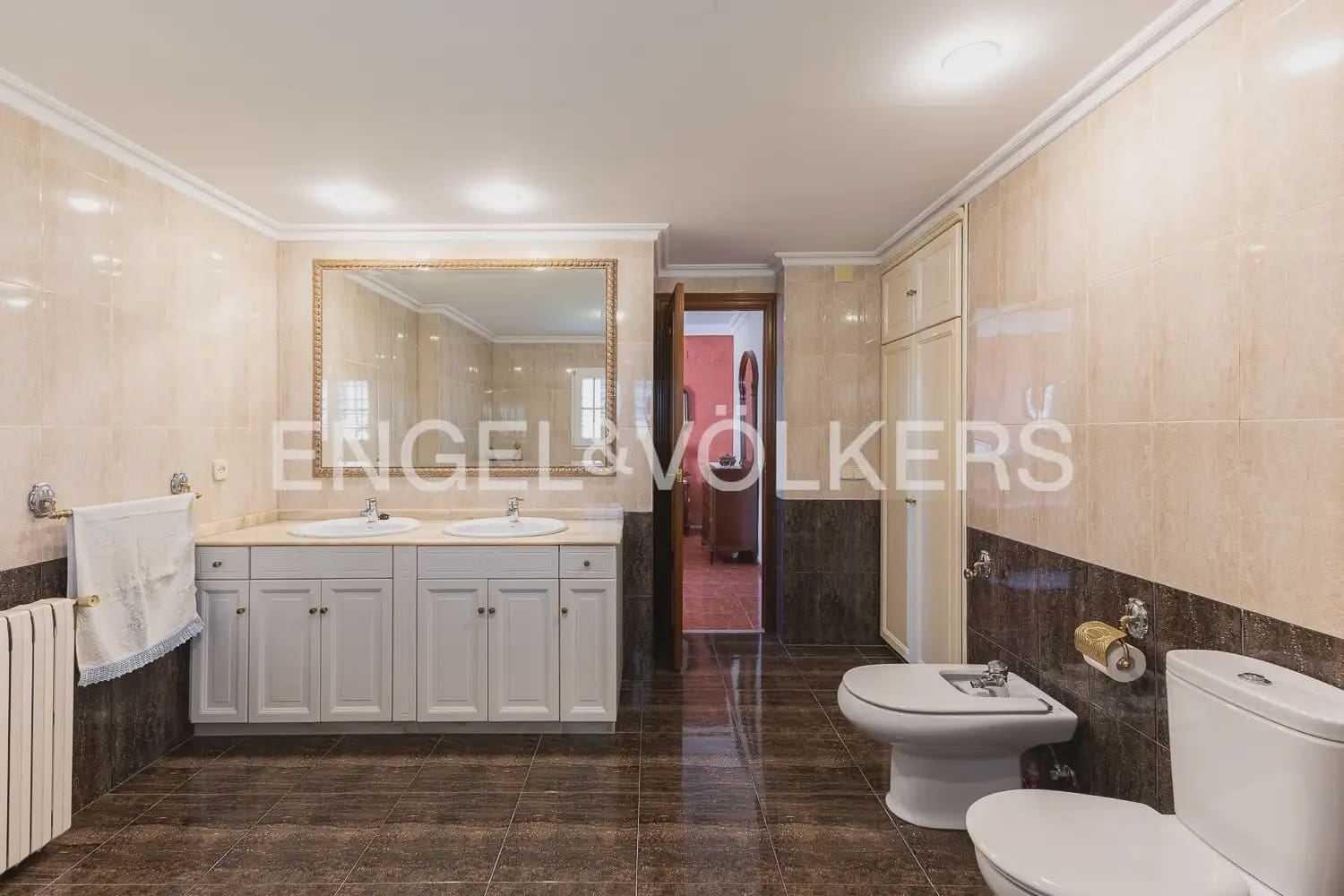5 bedroom Villa for sale in Paterna with pool garage - € 900,000 (Ref: 9898186)