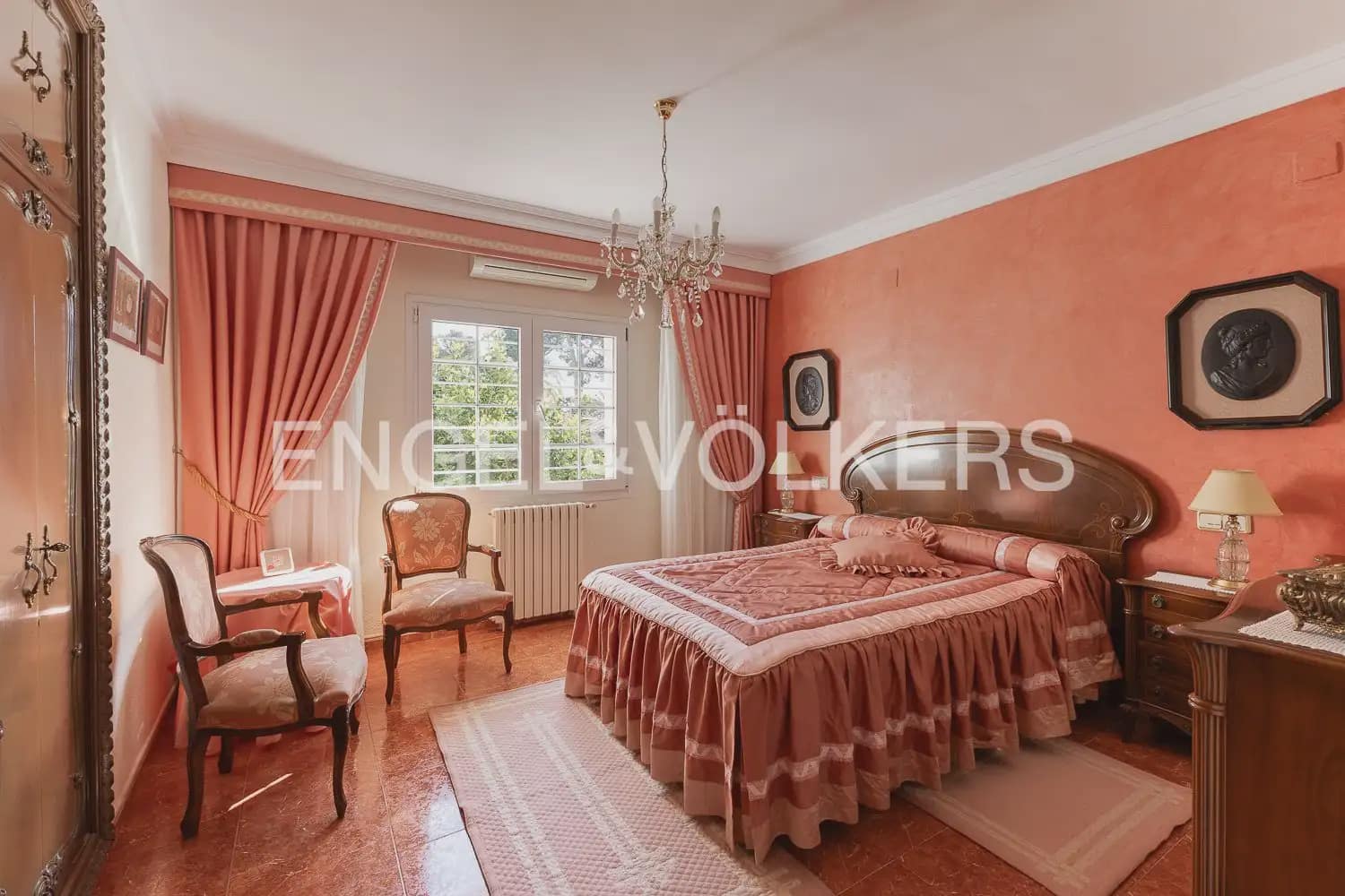 5 bedroom Villa for sale in Paterna with pool garage - € 900,000 (Ref: 9898186)