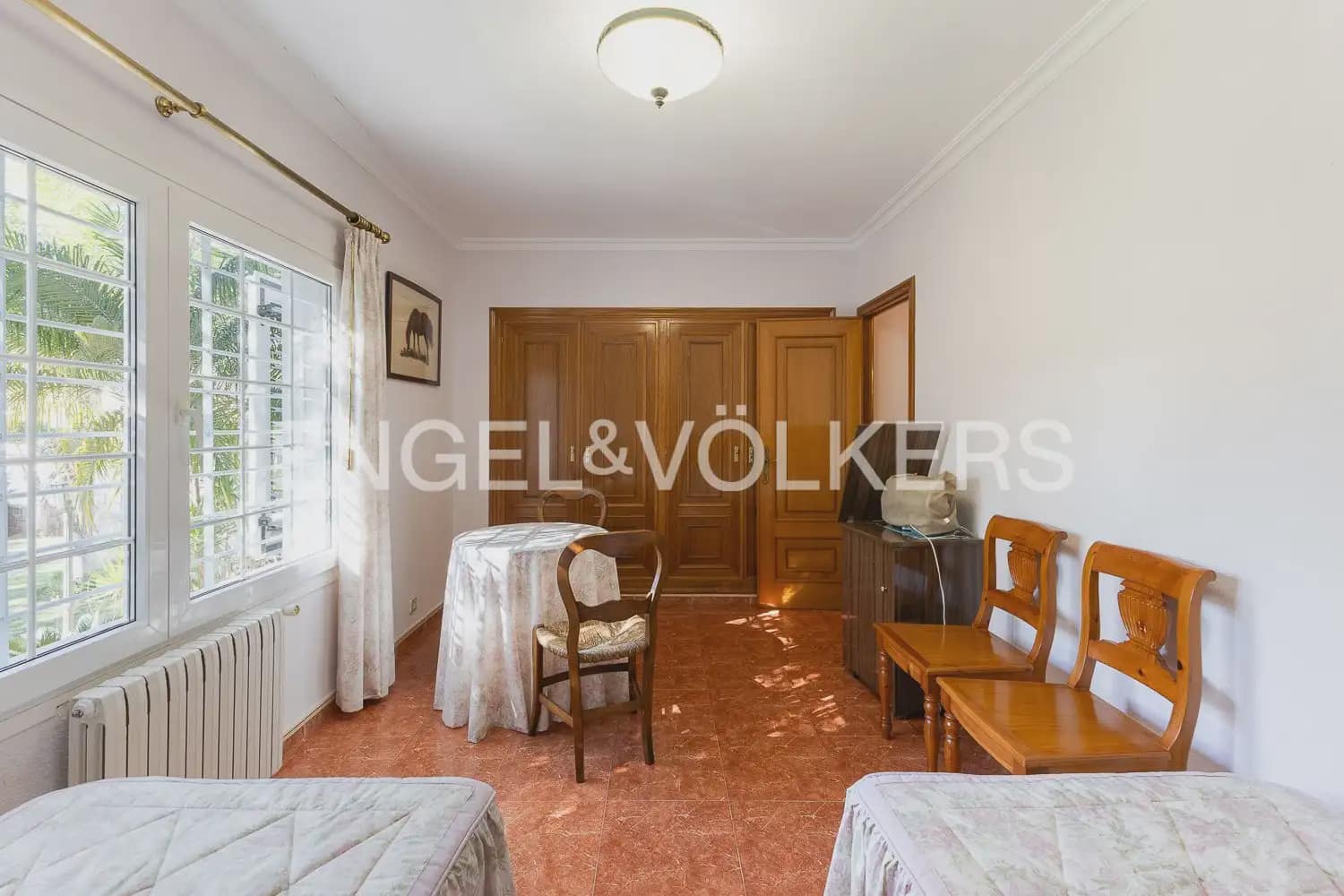 5 bedroom Villa for sale in Paterna with pool garage - € 900,000 (Ref: 9898186)