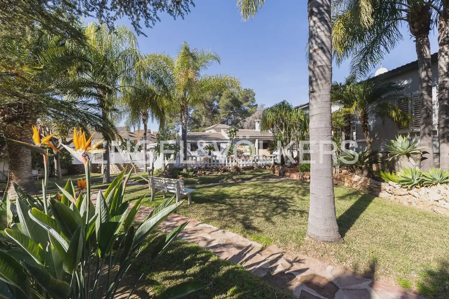 5 bedroom Villa for sale in Paterna with pool garage - € 900,000 (Ref: 9898186)