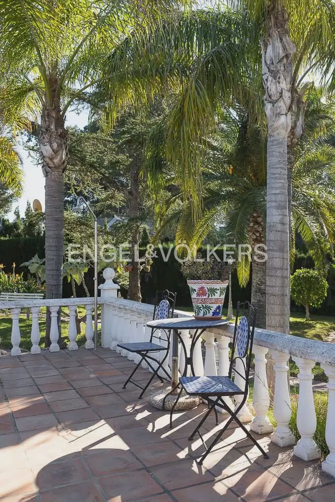 5 bedroom Villa for sale in Paterna with pool garage - € 900,000 (Ref: 9898186)