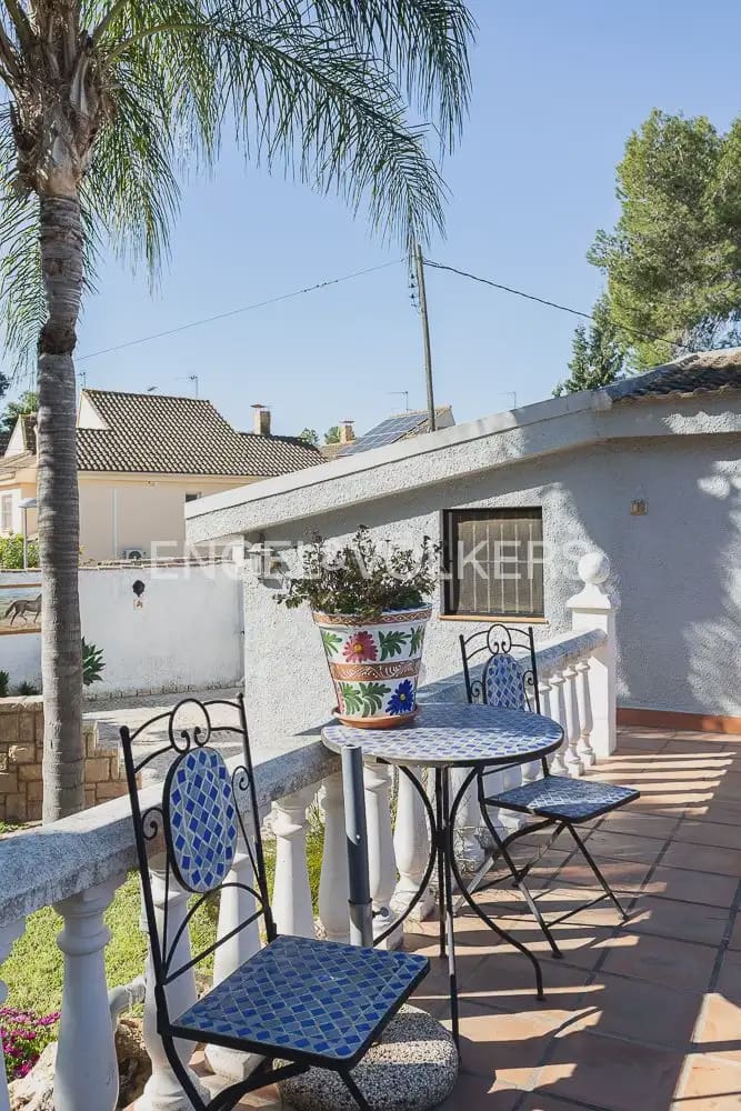 5 bedroom Villa for sale in Paterna with pool garage - € 900,000 (Ref: 9898186)