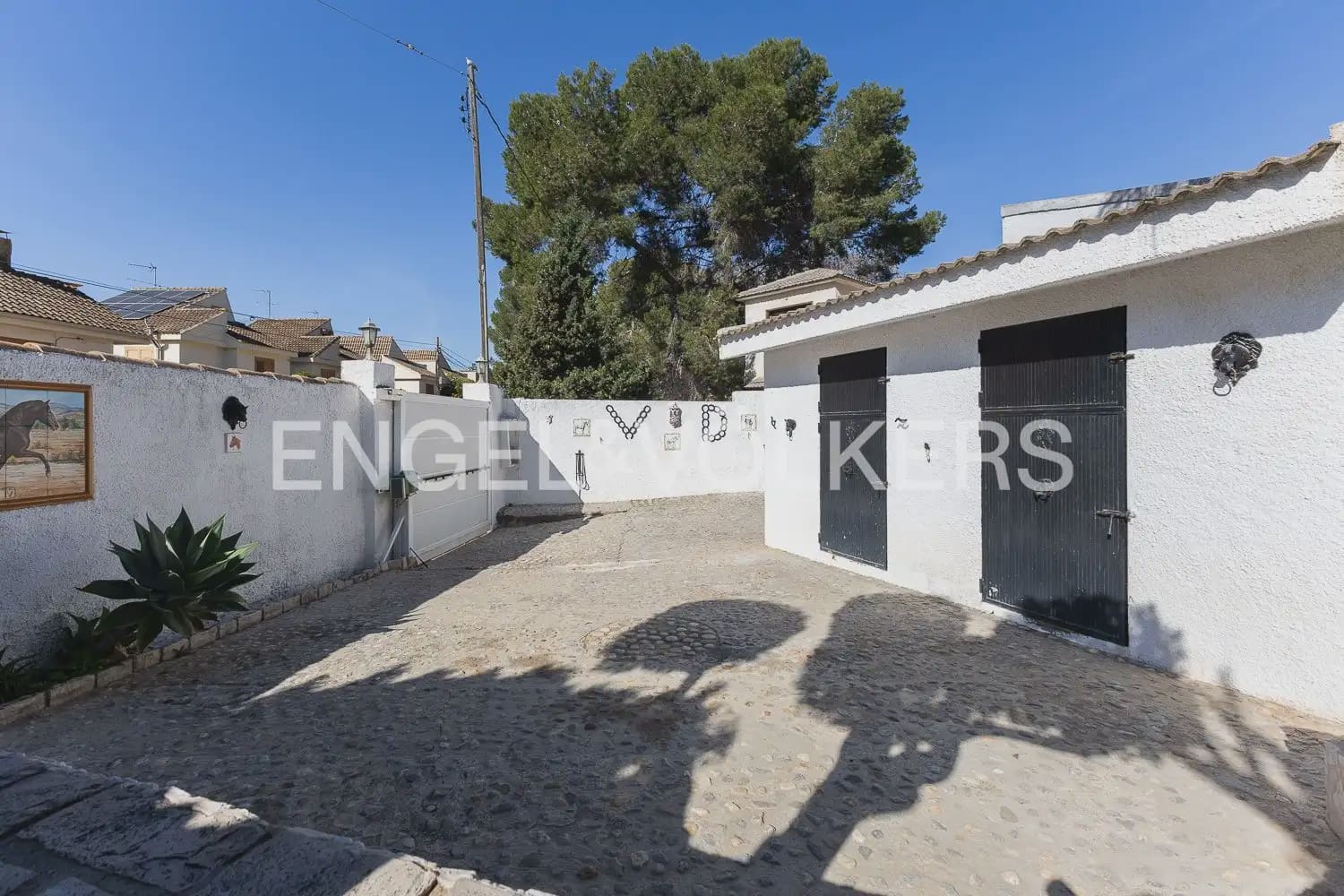 5 bedroom Villa for sale in Paterna with pool garage - € 900,000 (Ref: 9898186)