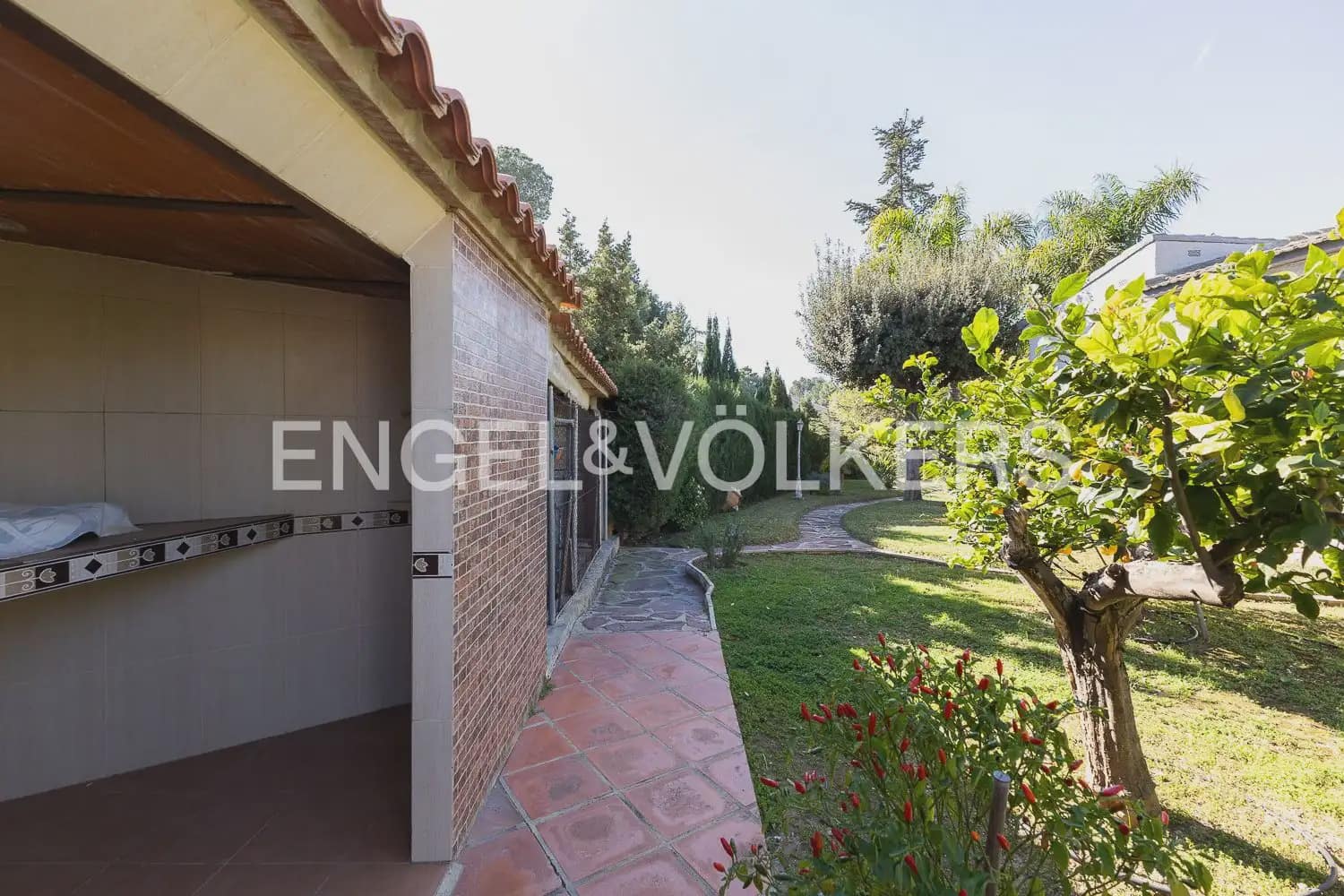 5 bedroom Villa for sale in Paterna with pool garage - € 900,000 (Ref: 9898186)