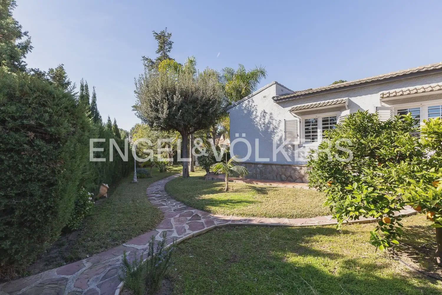 5 bedroom Villa for sale in Paterna with pool garage - € 900,000 (Ref: 9898186)