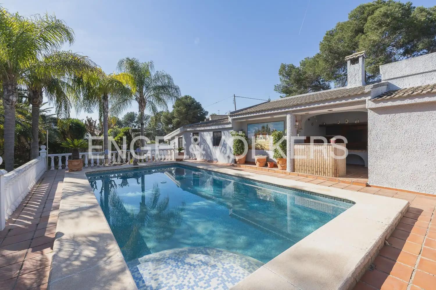 5 bedroom Villa for sale in Paterna with pool garage - € 900,000 (Ref: 9898186)