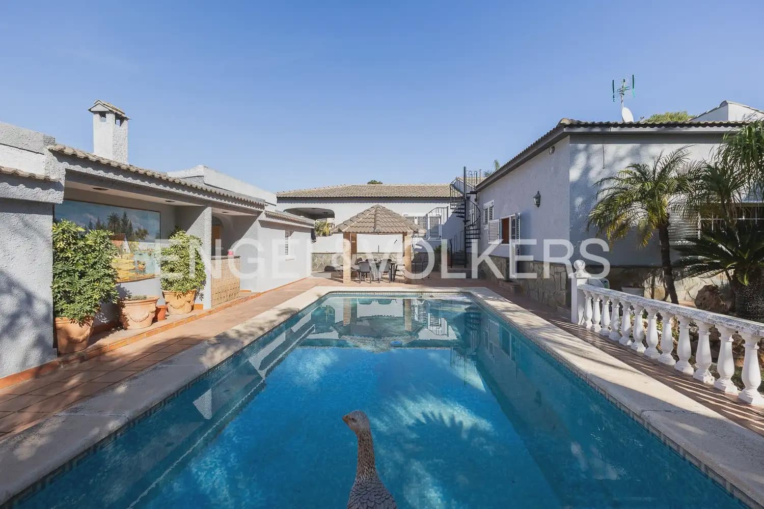 5 bedroom Villa for sale in Paterna with pool garage - € 900,000 (Ref: 9898186)