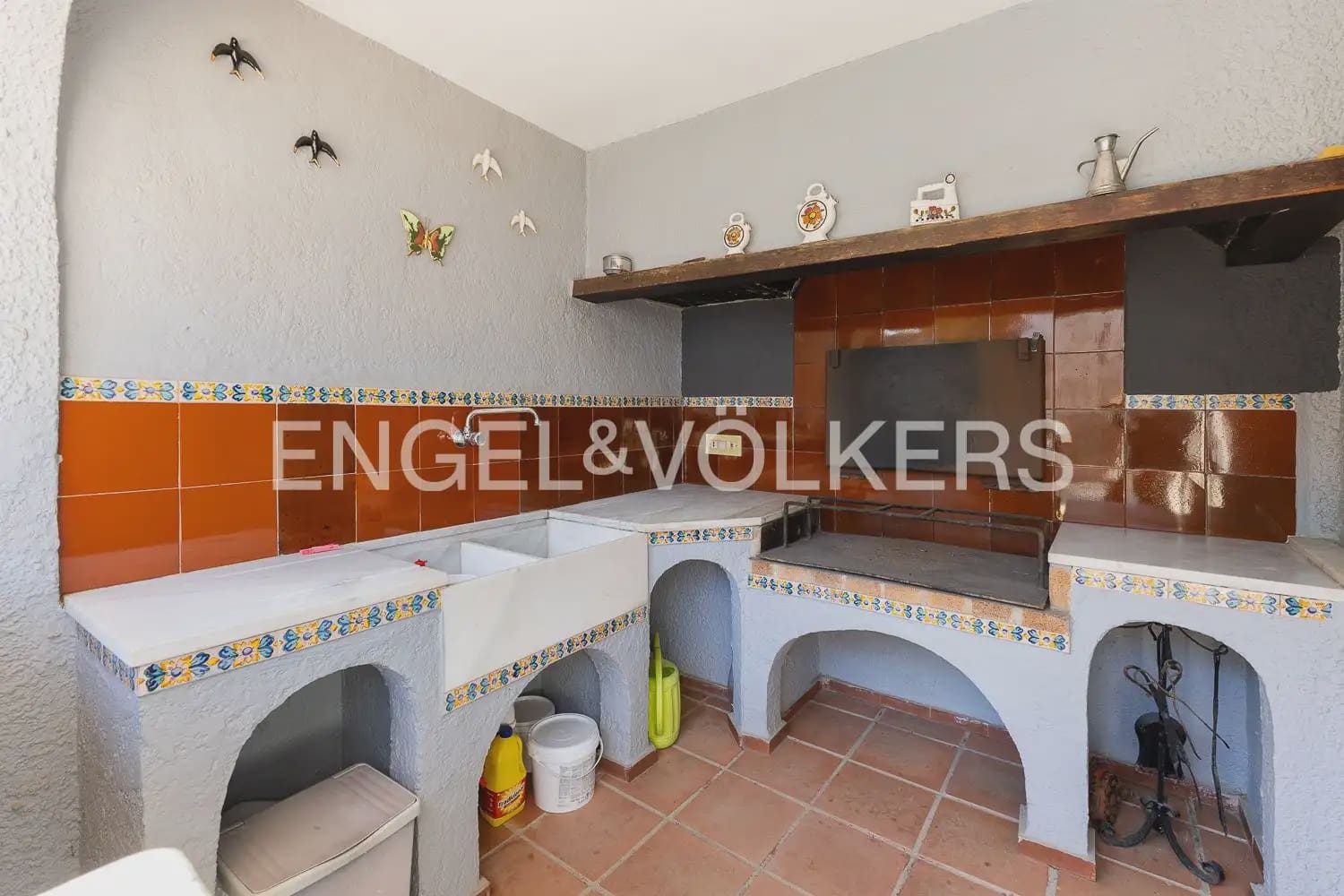 5 bedroom Villa for sale in Paterna with pool garage - € 900,000 (Ref: 9898186)
