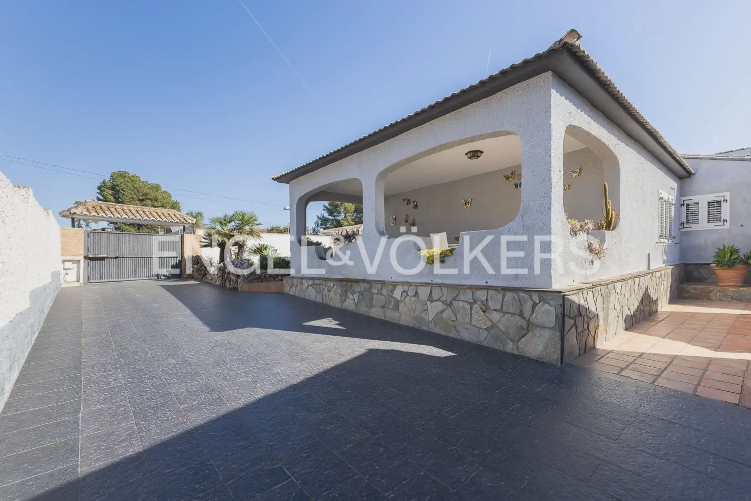 5 bedroom Villa for sale in Paterna with pool garage - € 900,000 (Ref: 9898186)