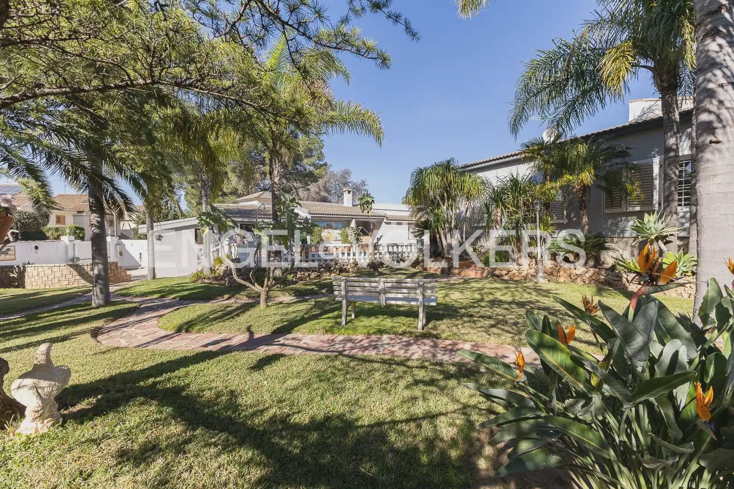 5 bedroom Villa for sale in Paterna with pool garage - € 900,000 (Ref: 9898186)