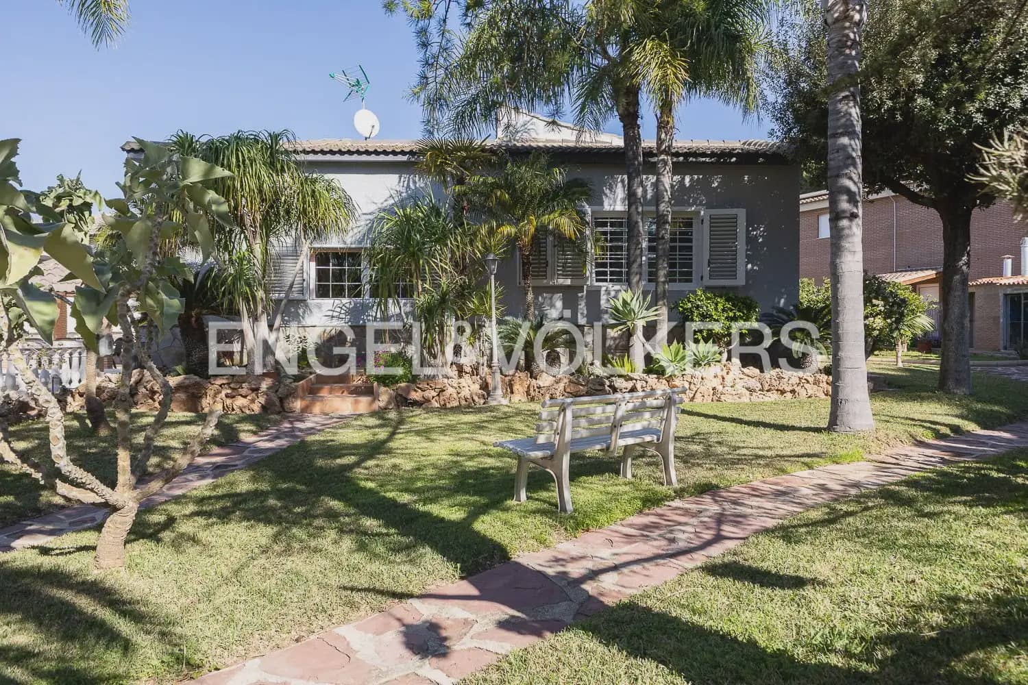5 bedroom Villa for sale in Paterna with pool garage - € 900,000 (Ref: 9898186)