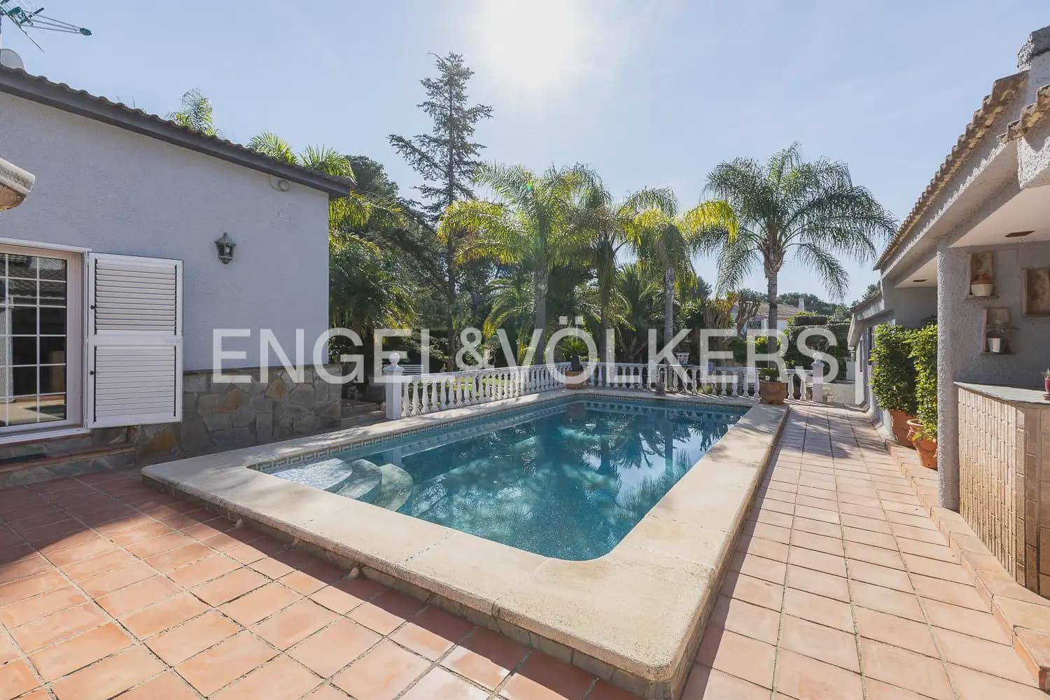5 bedroom Villa for sale in Paterna with pool garage - € 900,000 (Ref: 9898186)
