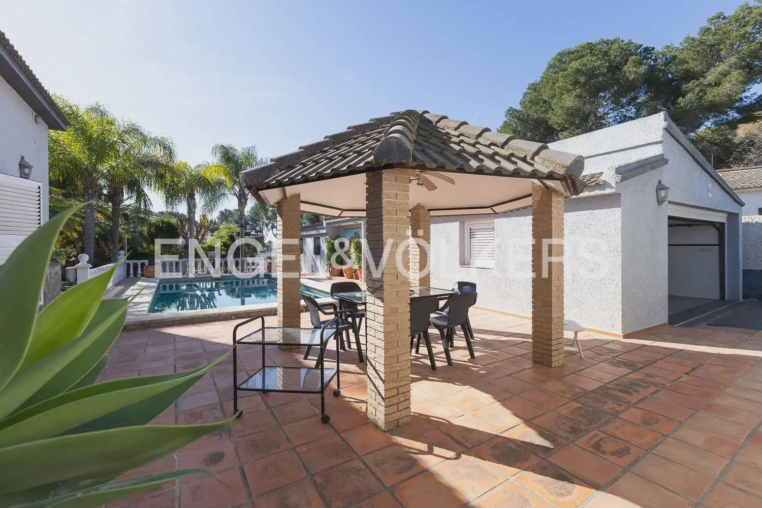 5 bedroom Villa for sale in Paterna with pool garage - € 900,000 (Ref: 9898186)