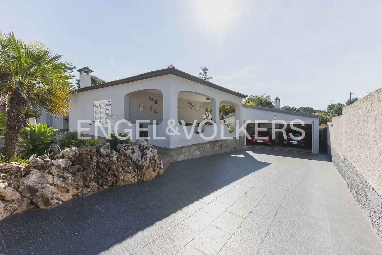 5 bedroom Villa for sale in Paterna with pool garage - € 900,000 (Ref: 9898186)