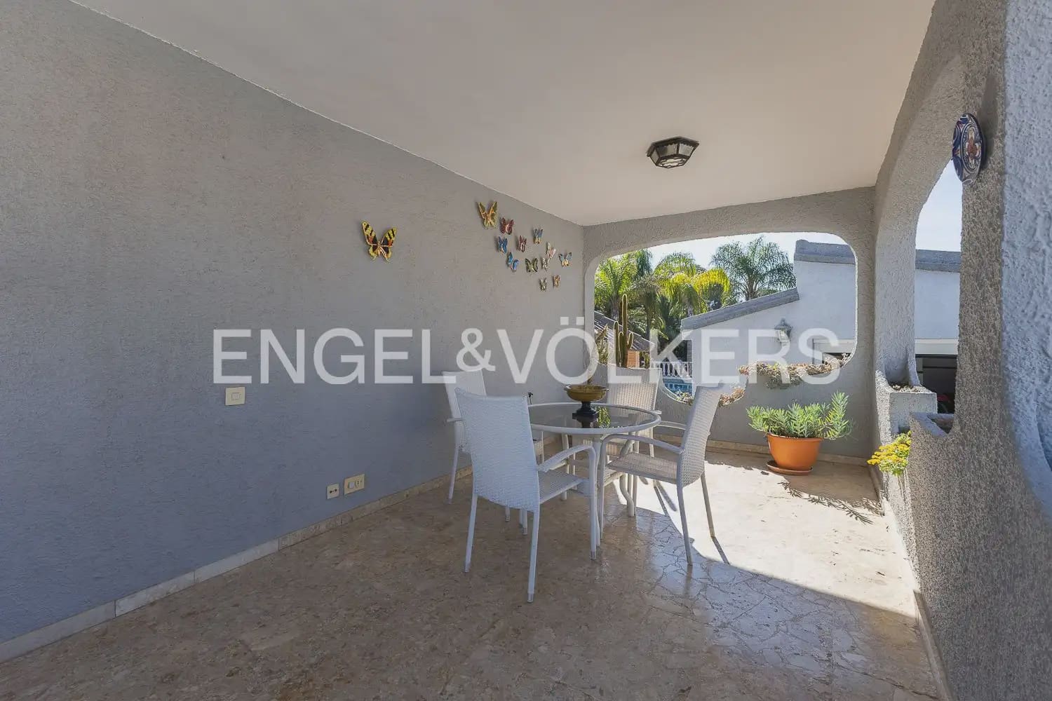 5 bedroom Villa for sale in Paterna with pool garage - € 900,000 (Ref: 9898186)