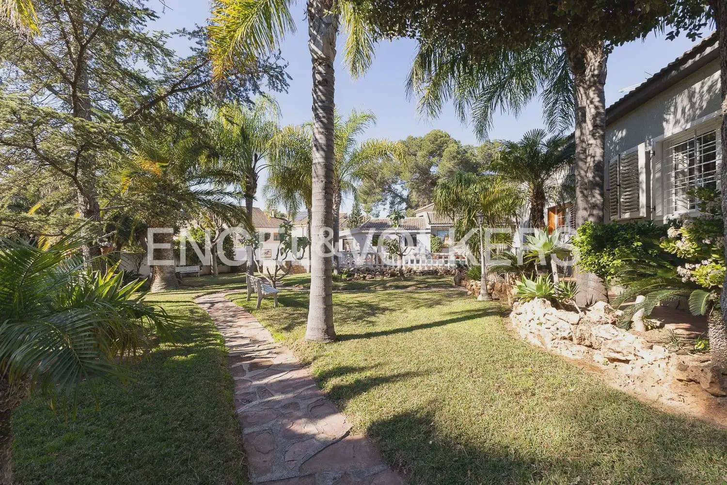 5 bedroom Villa for sale in Paterna with pool garage - € 900,000 (Ref: 9898186)