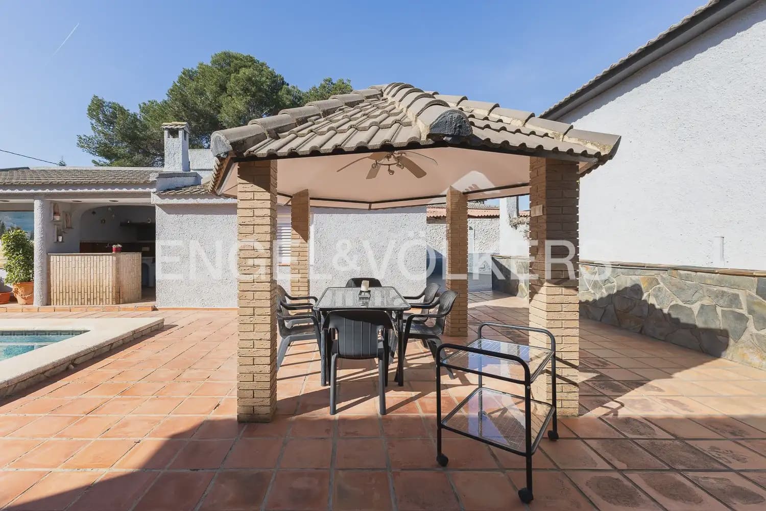 5 bedroom Villa for sale in Paterna with pool garage - € 900,000 (Ref: 9898186)
