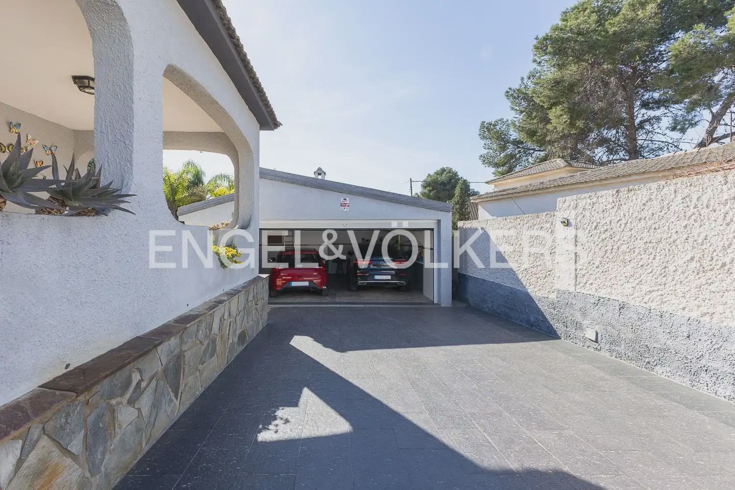 5 bedroom Villa for sale in Paterna with pool garage - € 900,000 (Ref: 9898186)
