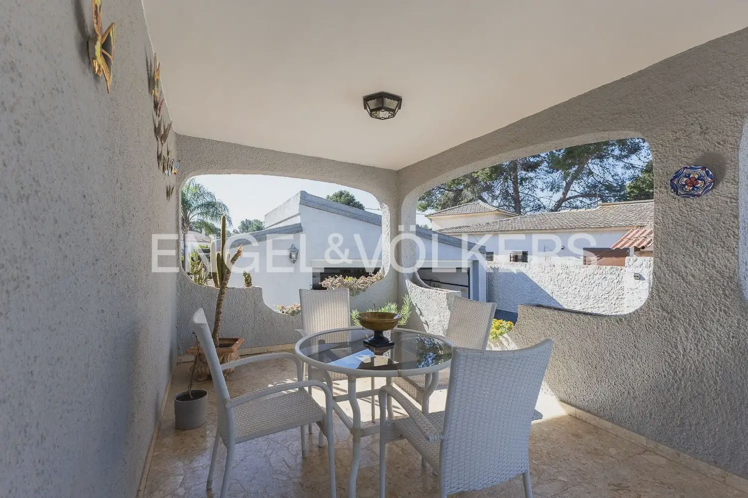 5 bedroom Villa for sale in Paterna with pool garage - € 900,000 (Ref: 9898186)