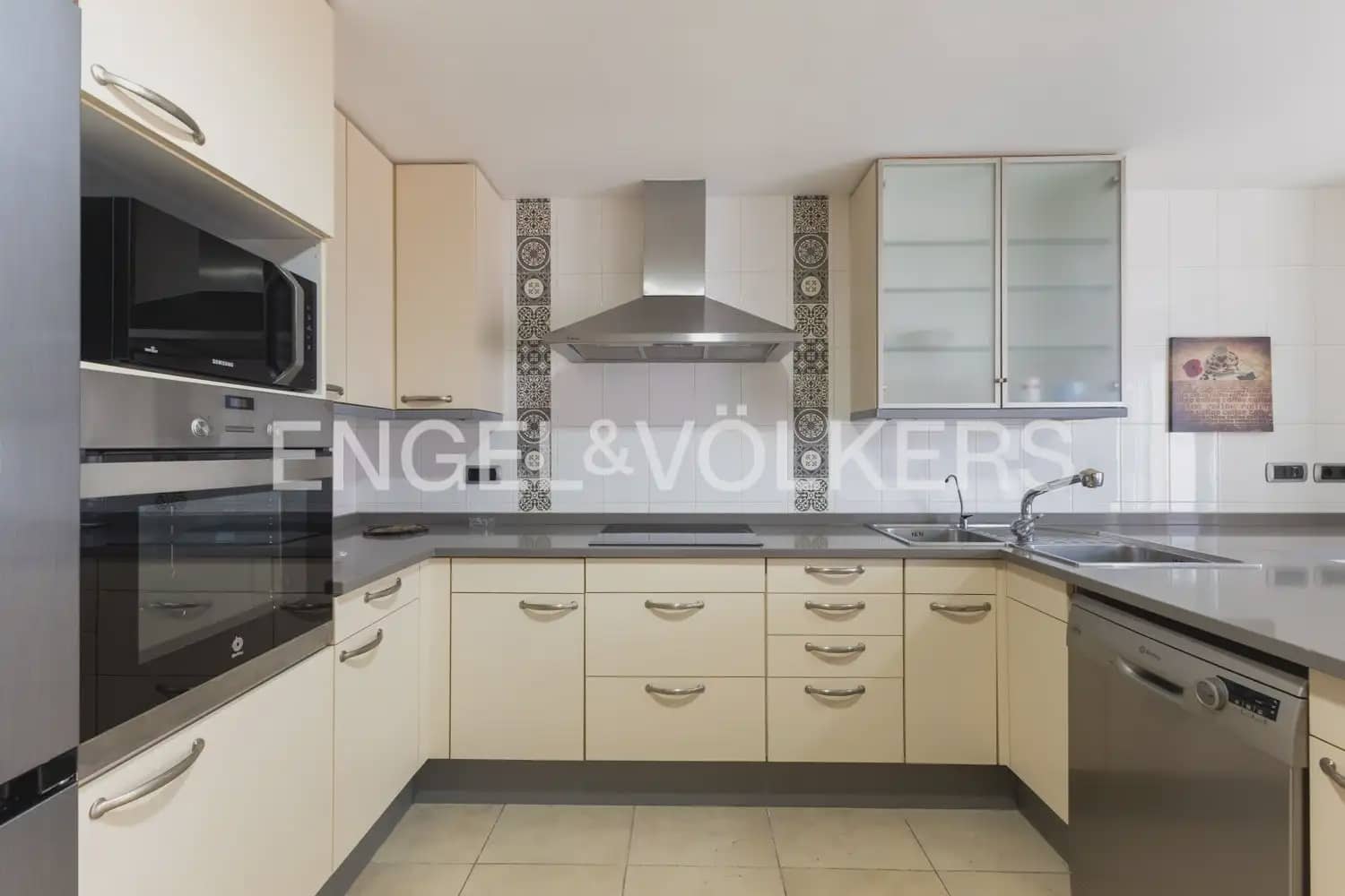 4 bedroom Villa for rent in Castello de la Plana with pool - € 3,000 (Ref: 9898187)
