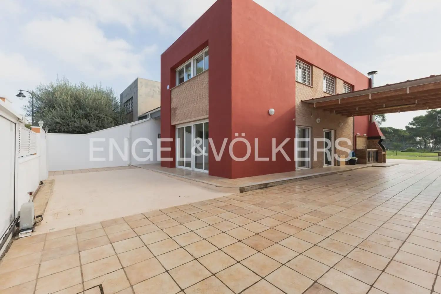 4 bedroom Villa for rent in Castello de la Plana with pool - € 3,000 (Ref: 9898187)