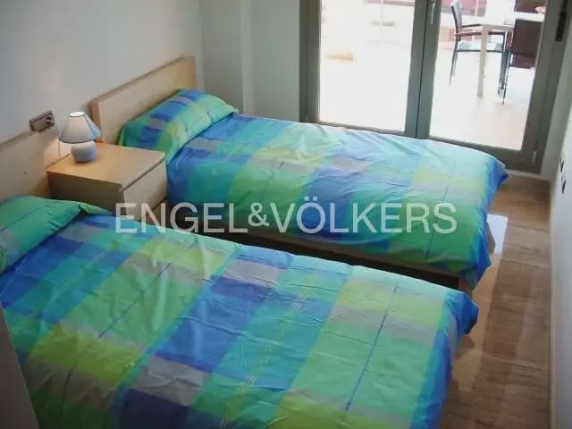 3 bedroom Flat for rent in Oropesa  with pool garage - € 1,390 (Ref: 9898188)