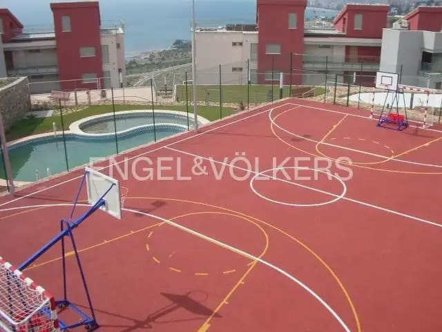 3 bedroom Flat for rent in Oropesa  with pool garage - € 1,390 (Ref: 9898188)