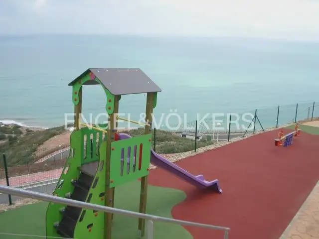 3 bedroom Flat for rent in Oropesa  with pool garage - € 1,390 (Ref: 9898188)