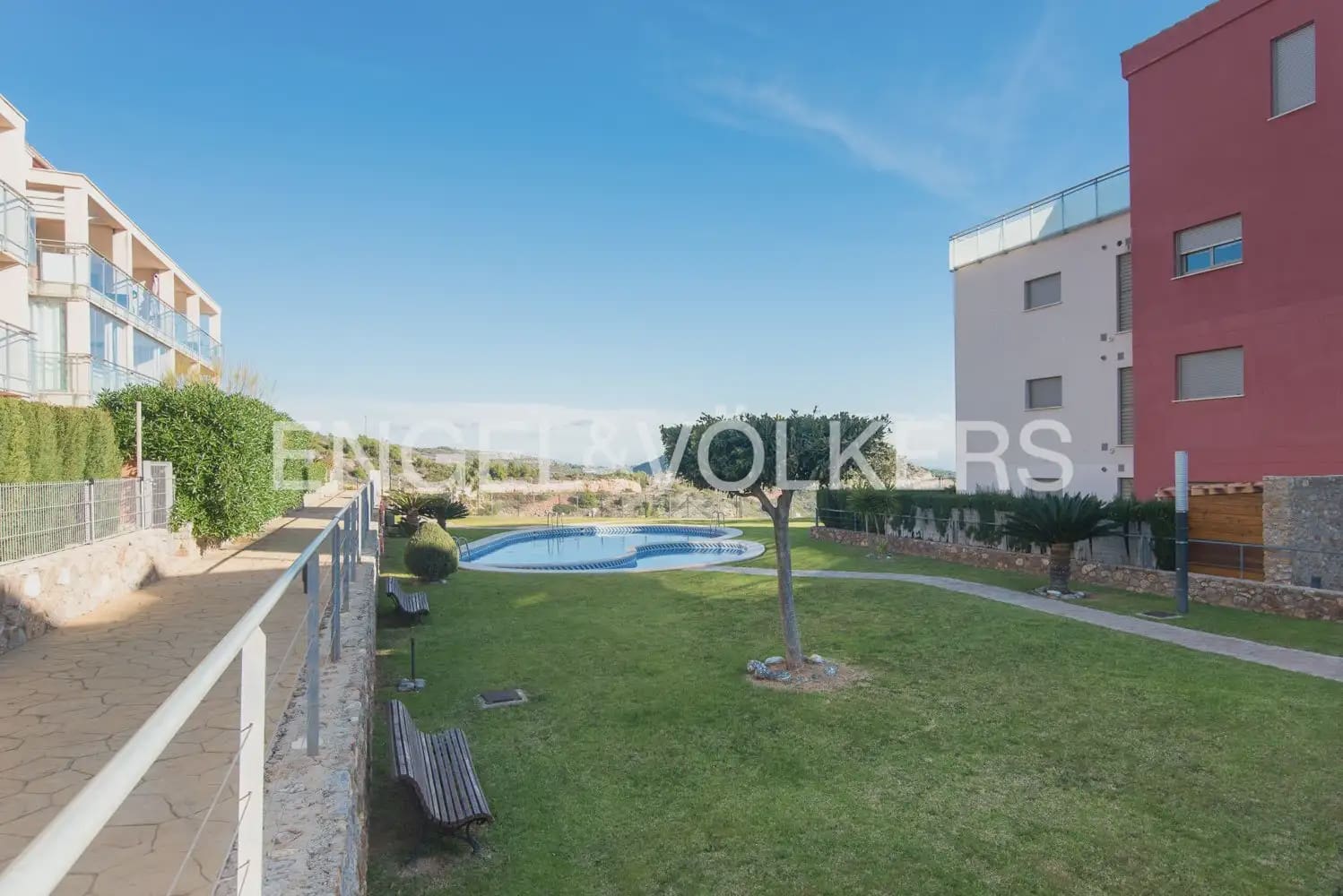 3 bedroom Flat for rent in Oropesa  with pool garage - € 1,390 (Ref: 9898188)