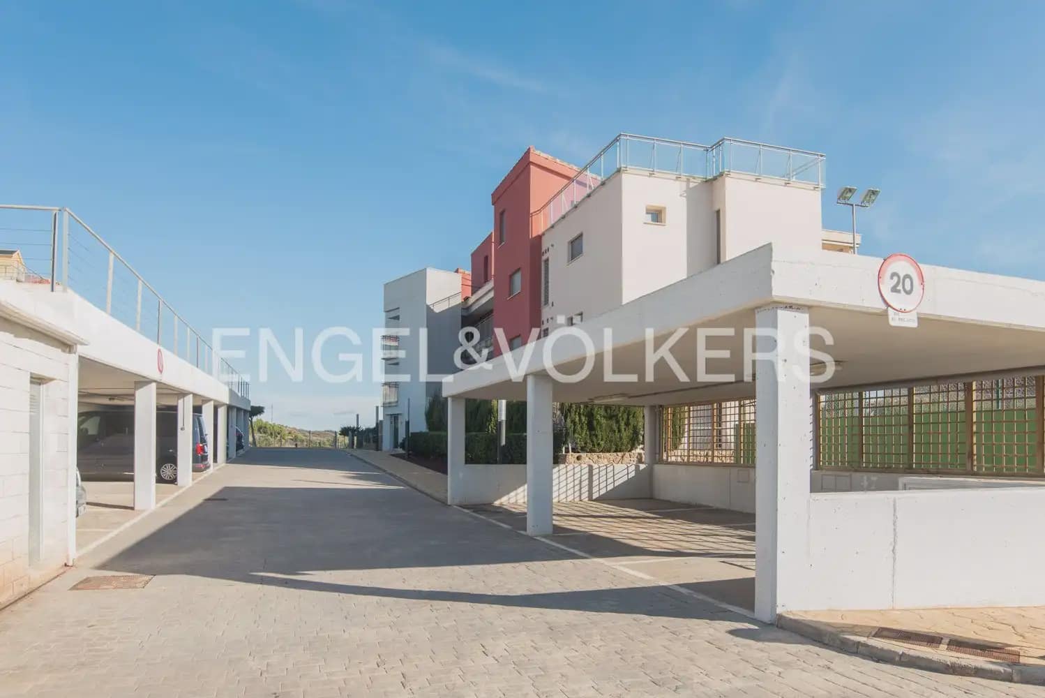 3 bedroom Flat for rent in Oropesa  with pool garage - € 1,390 (Ref: 9898188)
