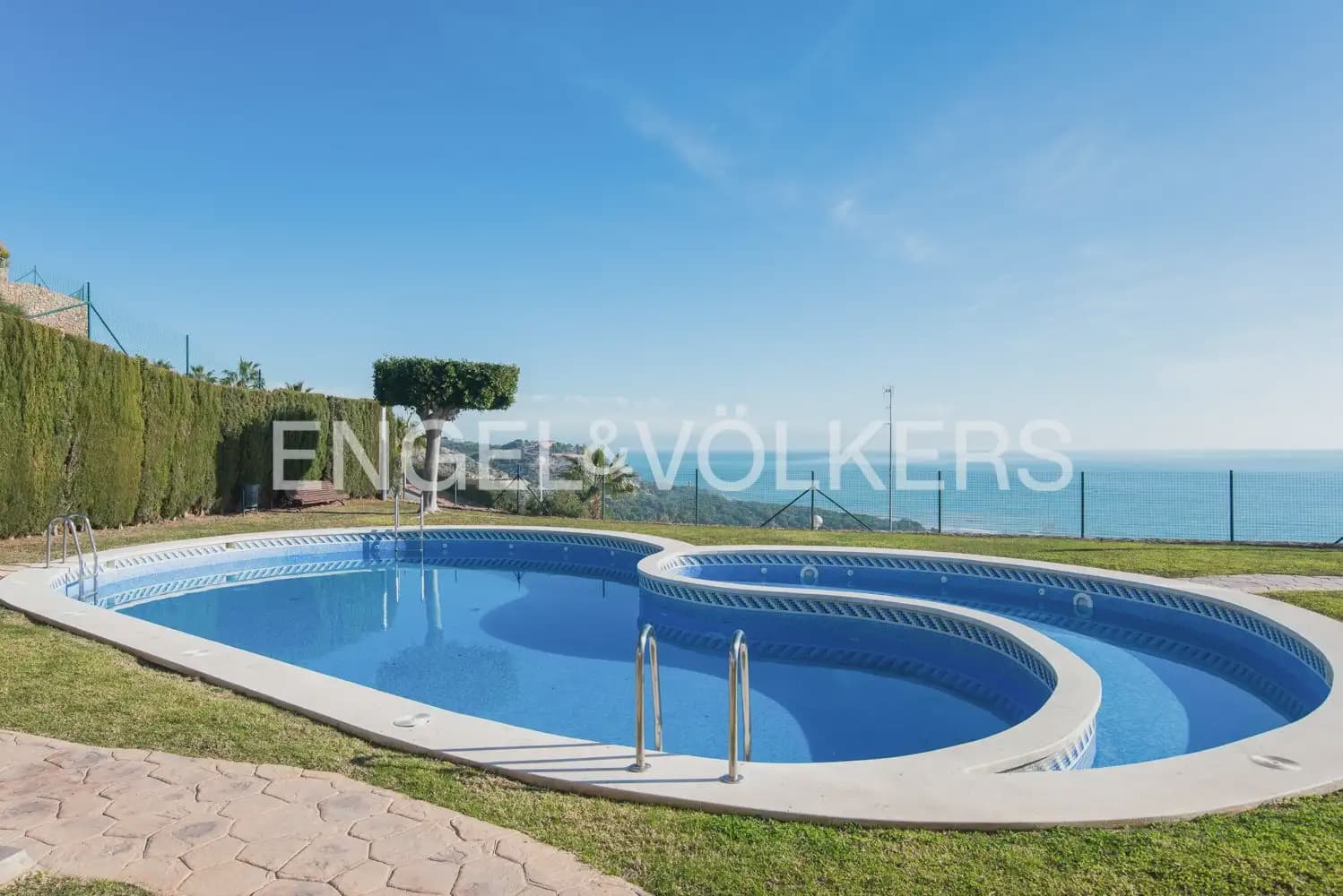 3 bedroom Flat for rent in Oropesa  with pool garage - € 1,390 (Ref: 9898188)