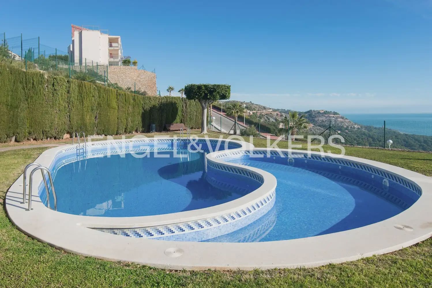 3 bedroom Flat for rent in Oropesa  with pool garage - € 1,390 (Ref: 9898188)