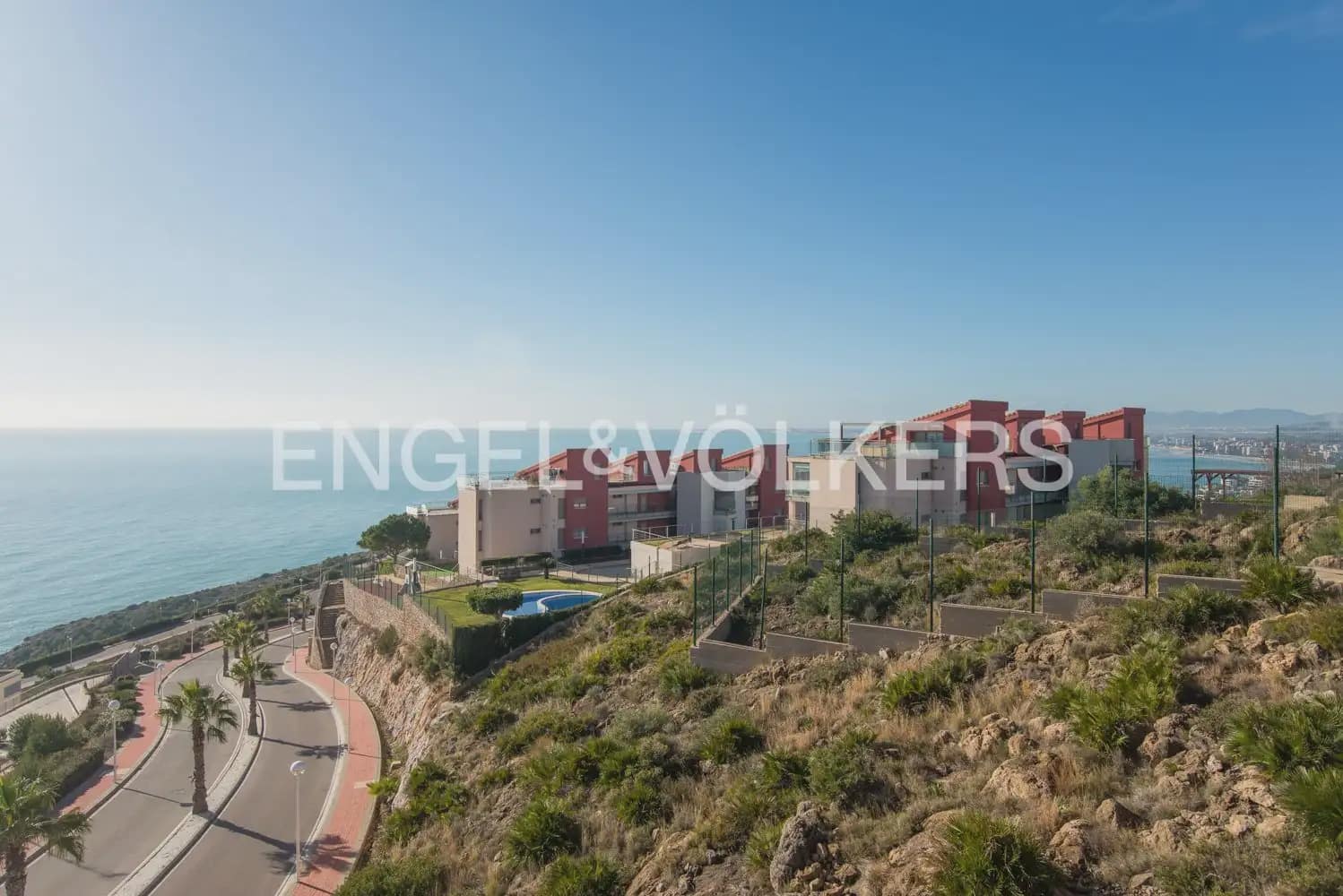 3 bedroom Flat for rent in Oropesa  with pool garage - € 1,390 (Ref: 9898188)